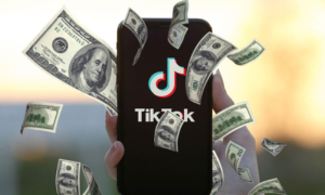 Lire la suite à propos de l’article Gagner de l’argent avec TikTok : du divertissement à la monétisation